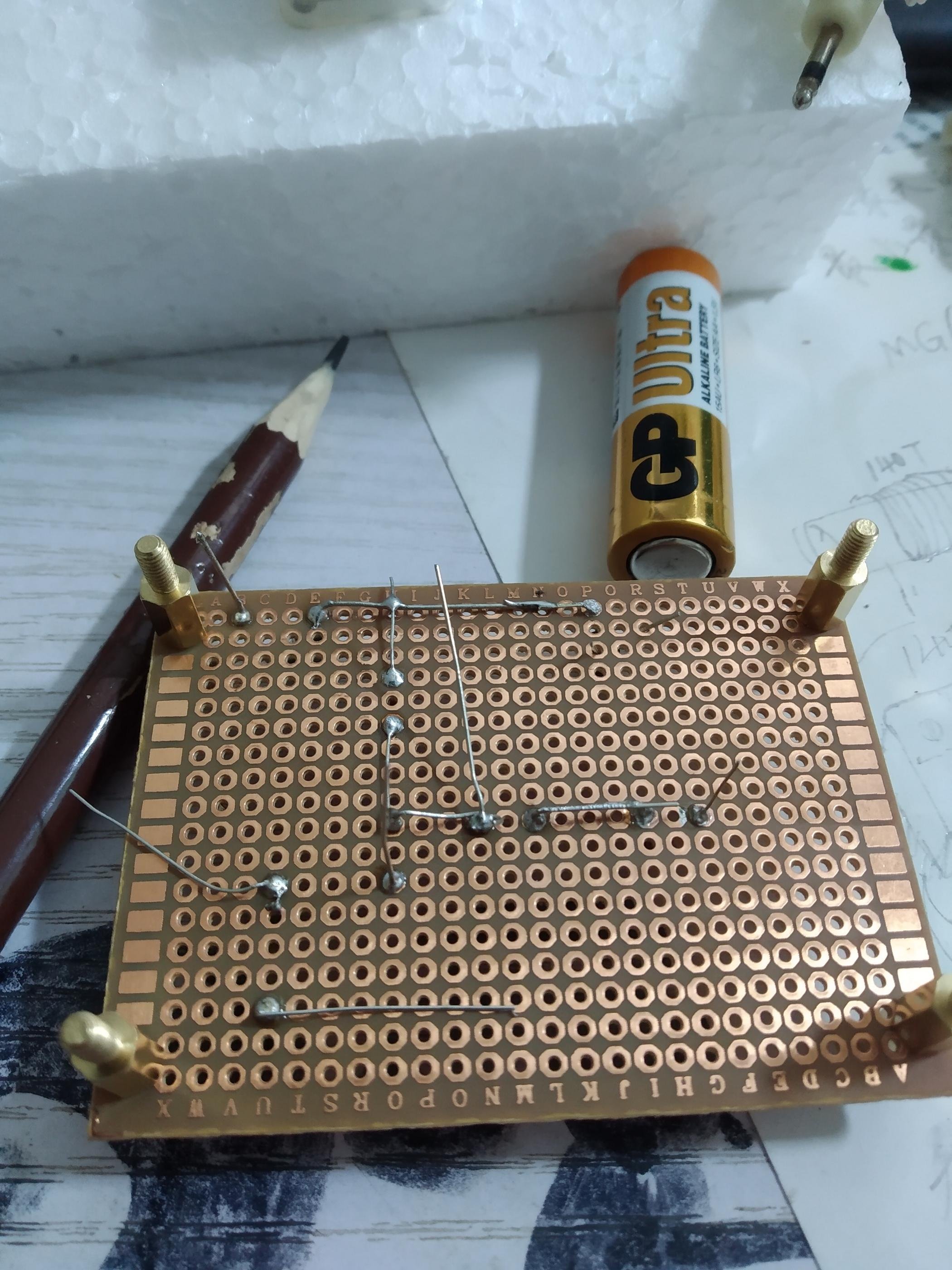 反面。焊接中。